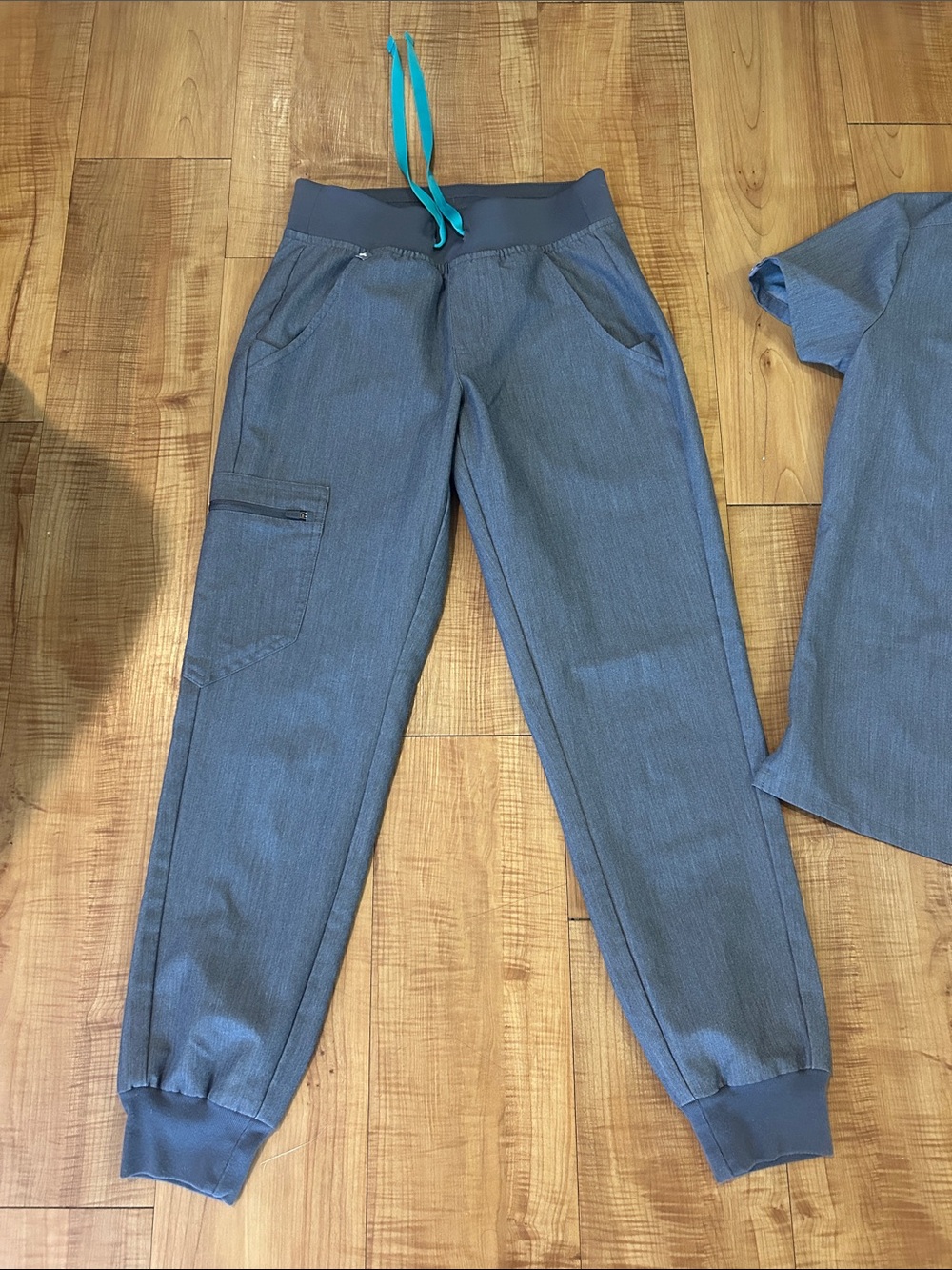 Figs Women's Heather Gray Scrub Set with Teal Drawstring - Picture 2 of 7